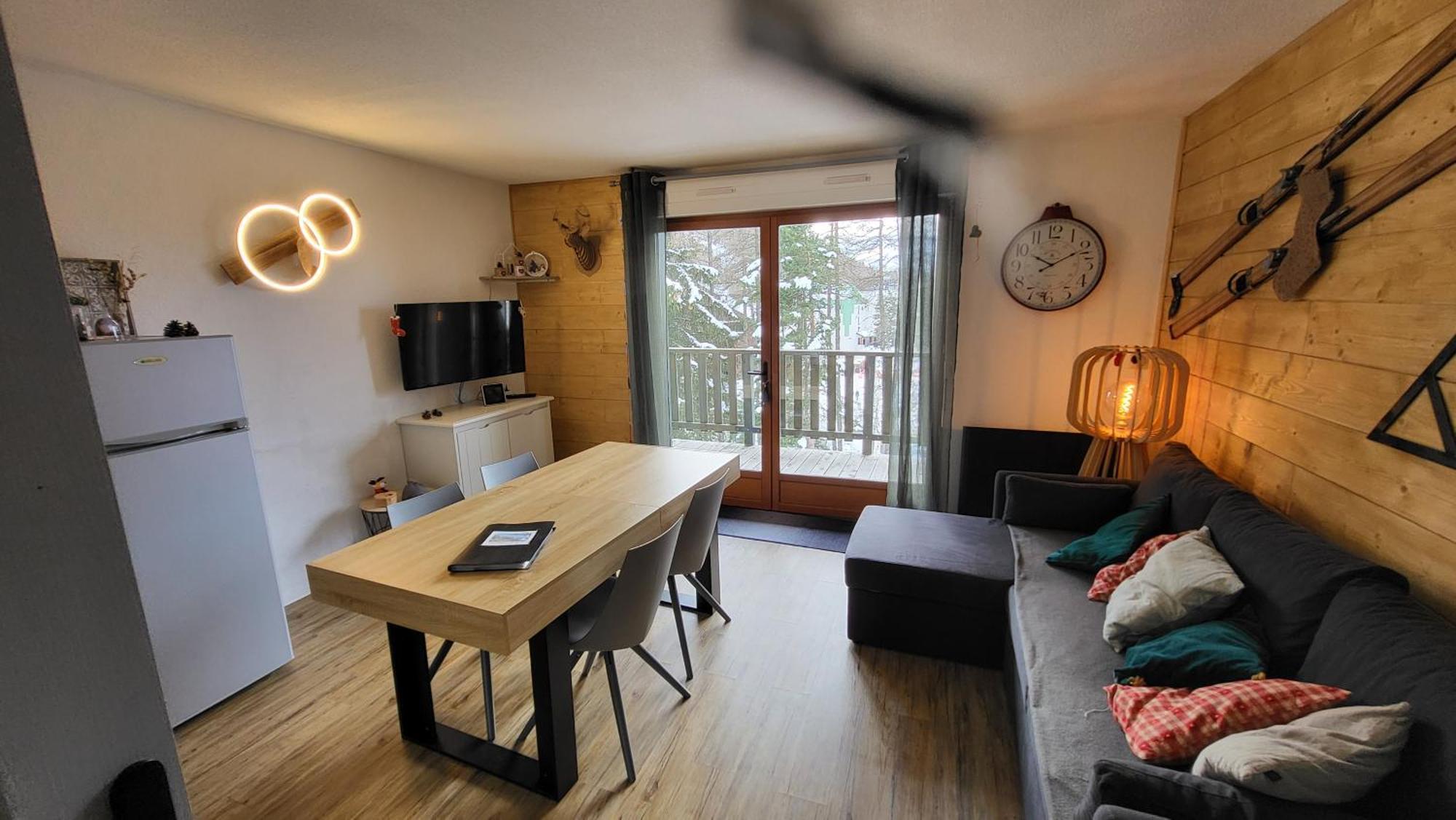 Appartement 4 A 6 Personnes - Chalets D'Aurouze - La Joue Du Loup Le Devoluy Exterior photo